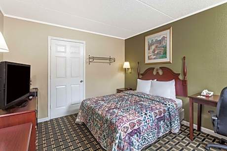 Queen Room - Non-Smoking