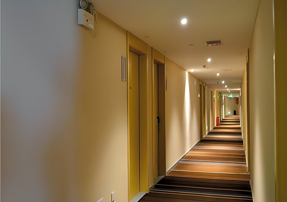 City Comfort Inn Huanggang Qichun Exhibition Center