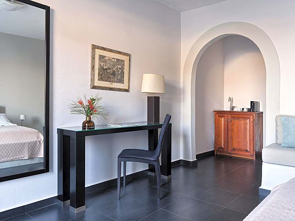 Petra Hotel & Suites