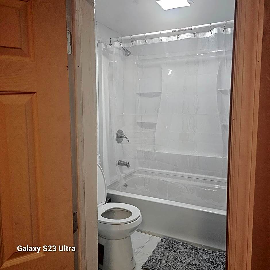 Divine Villa Guest House Harper Ave EWR AIRPORT PENN STATION NY NJ