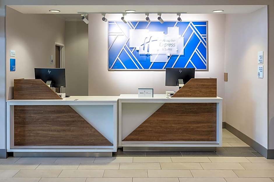 Holiday Inn Express & Suites Columbus at Northlake By IHG
