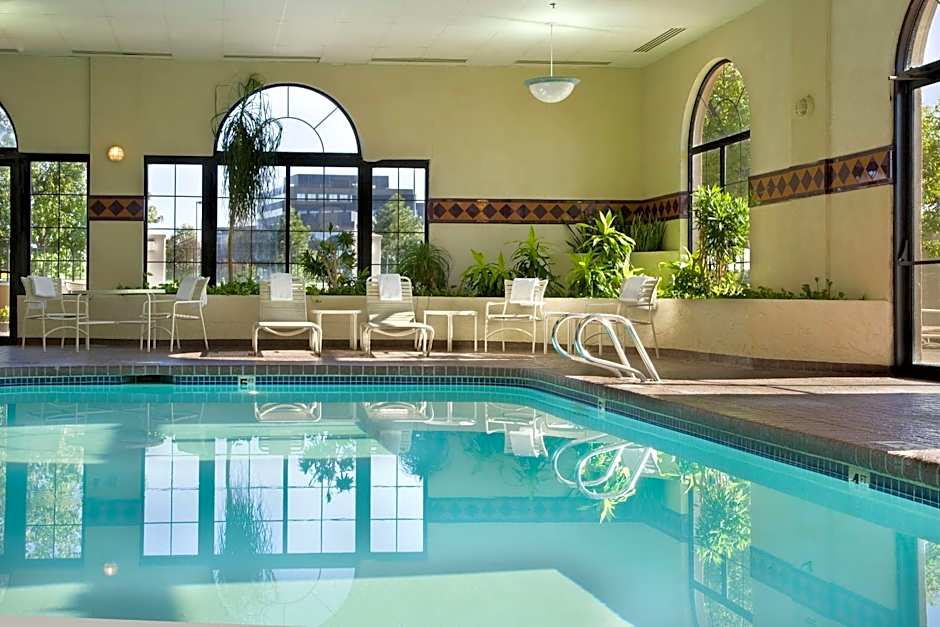 Embassy Suites By Hilton Hotel Kansas City-International Airport