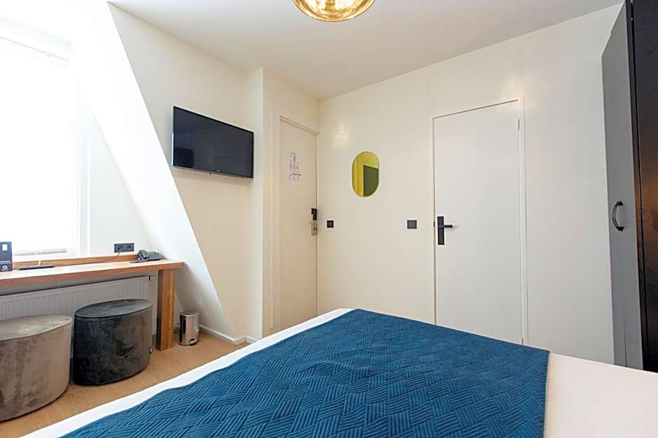 Quentin Golden Bear Hotel