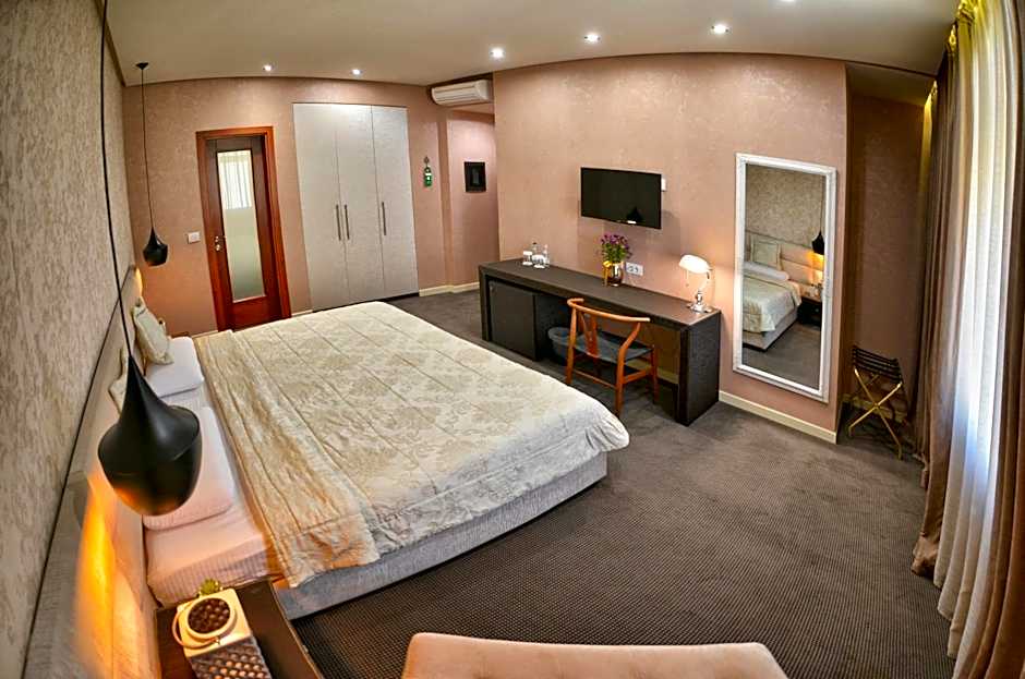 La Bohème Hotel