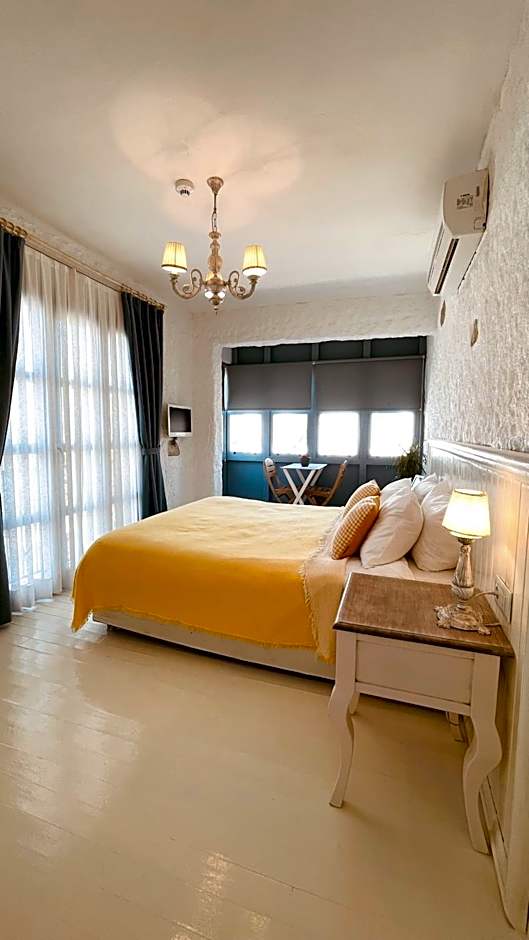 Mina Otel by Adda Alaçatı