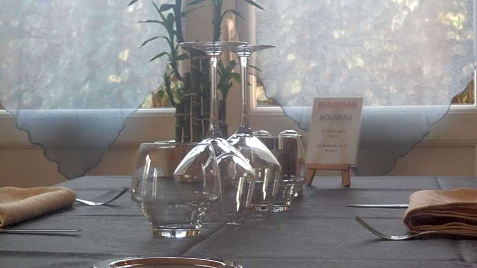 Logis Hotel Des Voyageurs Restaurant La Bonne Tabl'Hay