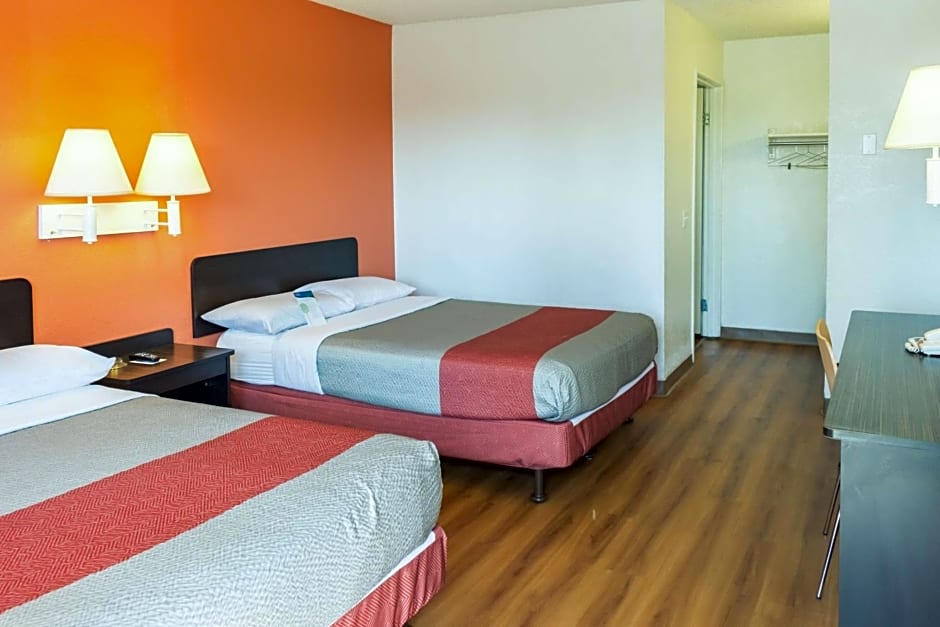 Motel 6-Bakersfield, CA - East
