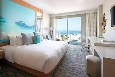 Ocean Front Two-Bedroom Adjoining (King & Two Queen)