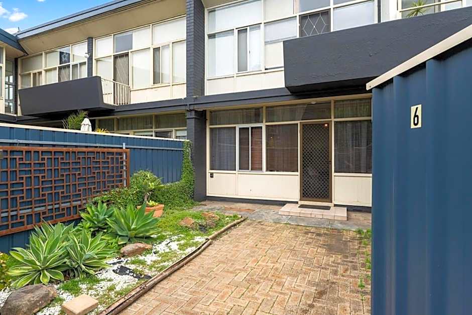 Renovated 1BR Unit CBD Parking Wi-Fi South Tce
