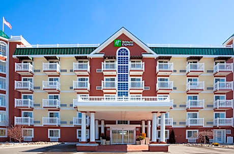 Holiday Inn Express Hotel & Suites Petoskey By IHG