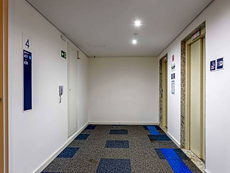 Standard room with one double-size bed