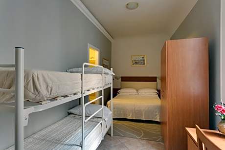 Quadruple Room with Private Internal Bathroom