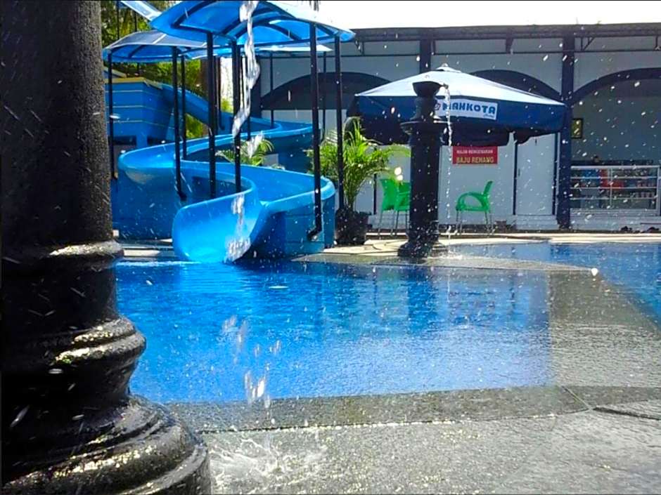Mahkota Hotel Genteng