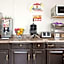 Super 8 by Wyndham Pittsburgh PA Airport/University Area