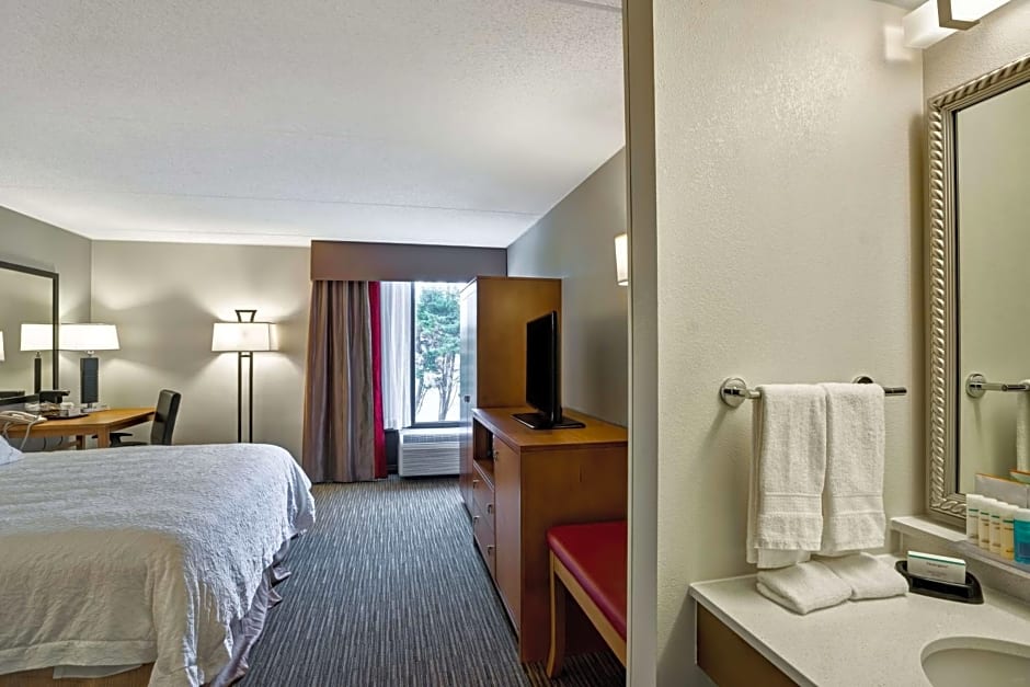 Hampton Inn By Hilton Norfolk-Naval Base