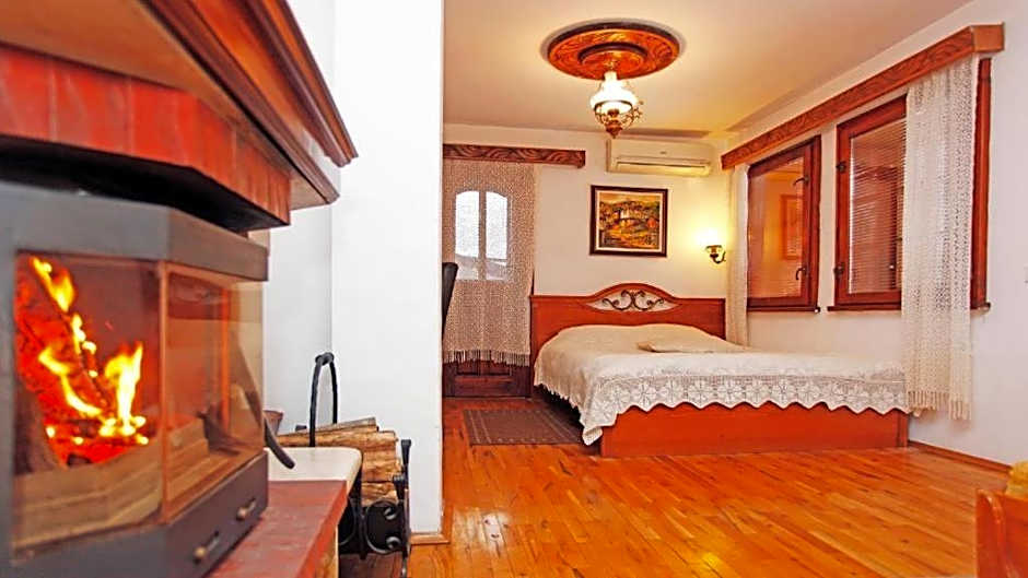 Family Hotel Varosha 2003