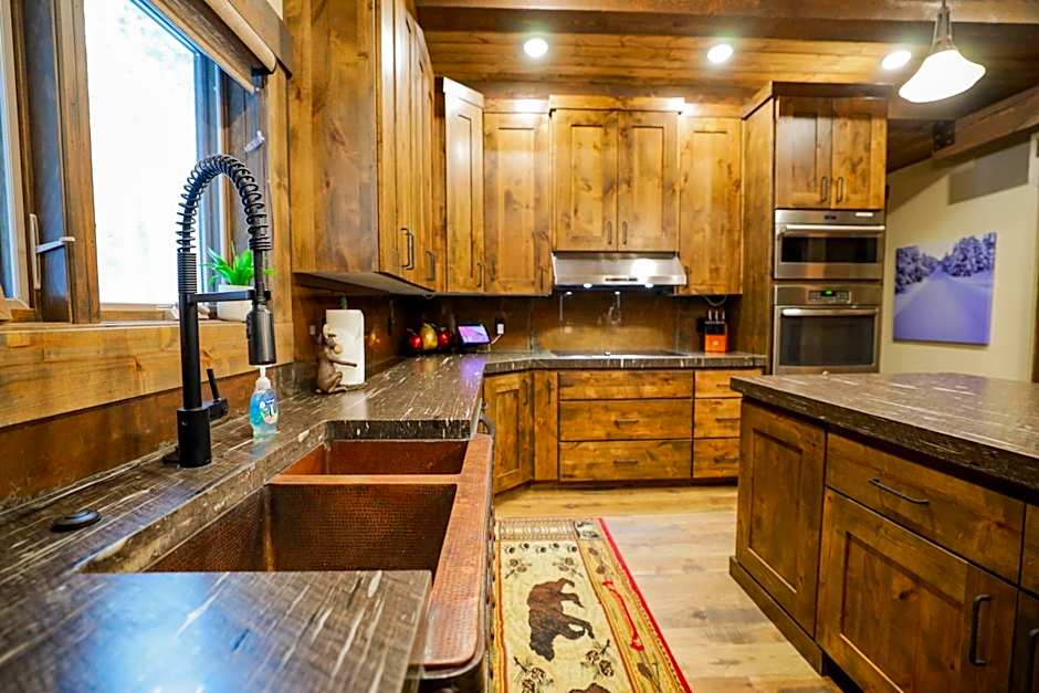 Yellowstone Crossing Lodge