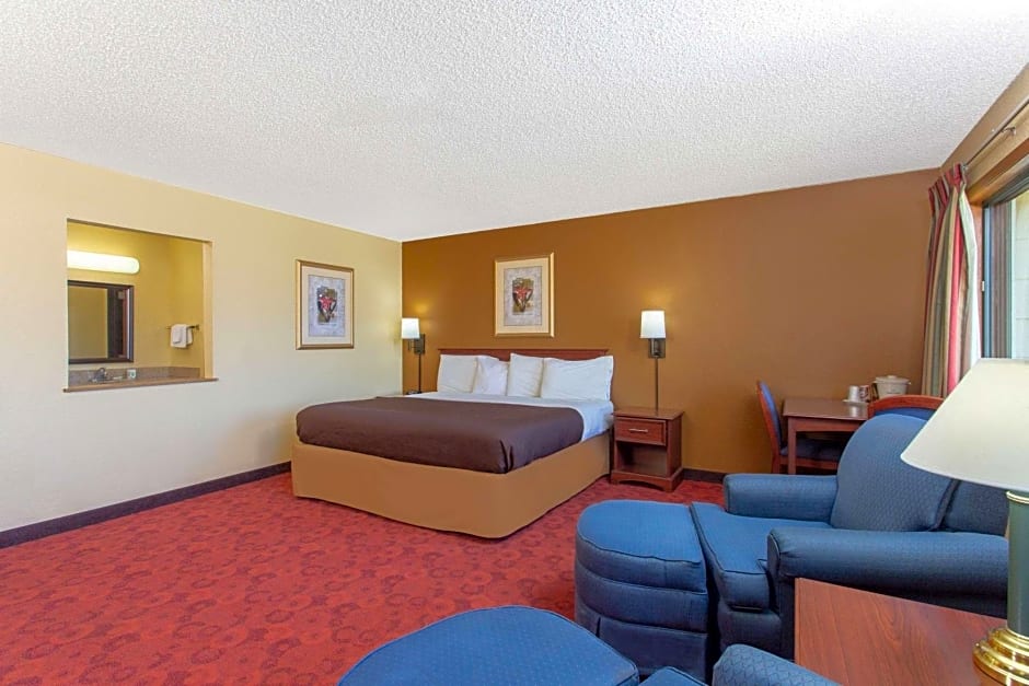 AmericInn by Wyndham West Bend