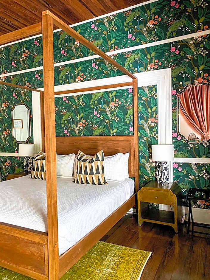 Marreros Guest Mansion - Adult Only