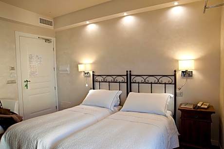 Deluxe Double or Twin Room with Balcony