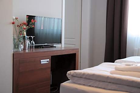 Classic Quadruple Room (2 Adults + 2 Children)