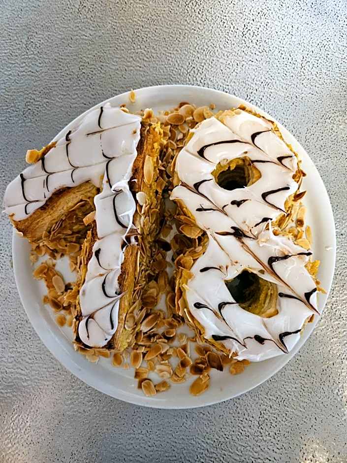 LA SOURCE Jacquet depuis 1954 Hôtel et Studio