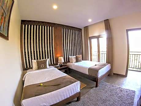 Twin Room with Balcony