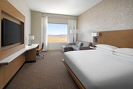 King Room with Mountain View - Hearing Accessible