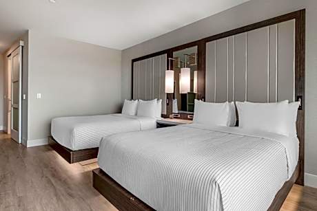 Quadruple Room with Two Queen Beds - Non Smoking