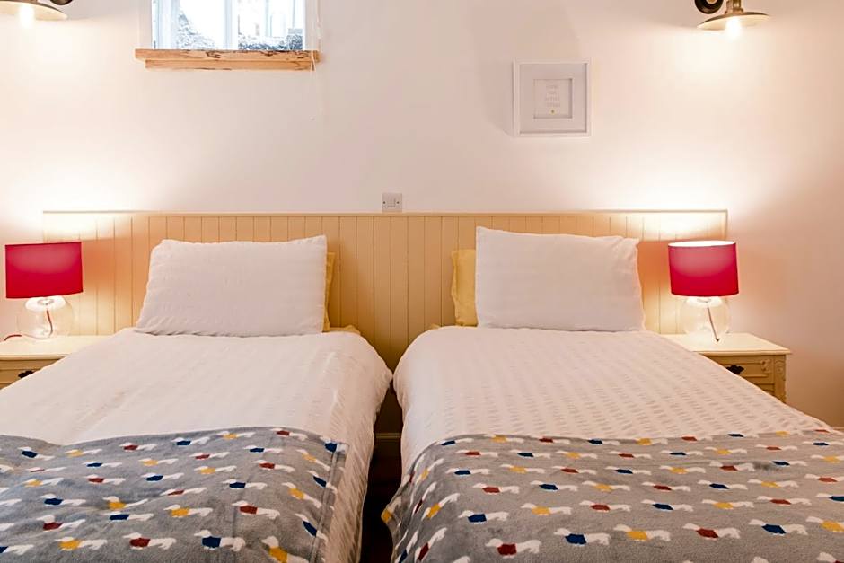 The Merryburn - Rooms and Courtyard Studios