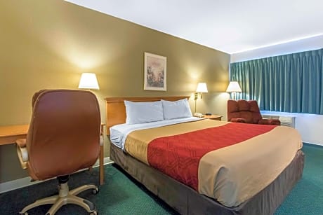 1 King Bed, Smoking