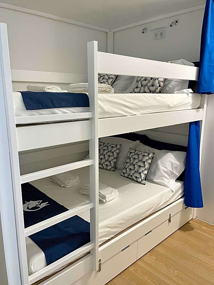 Partenope Hostel and Suites