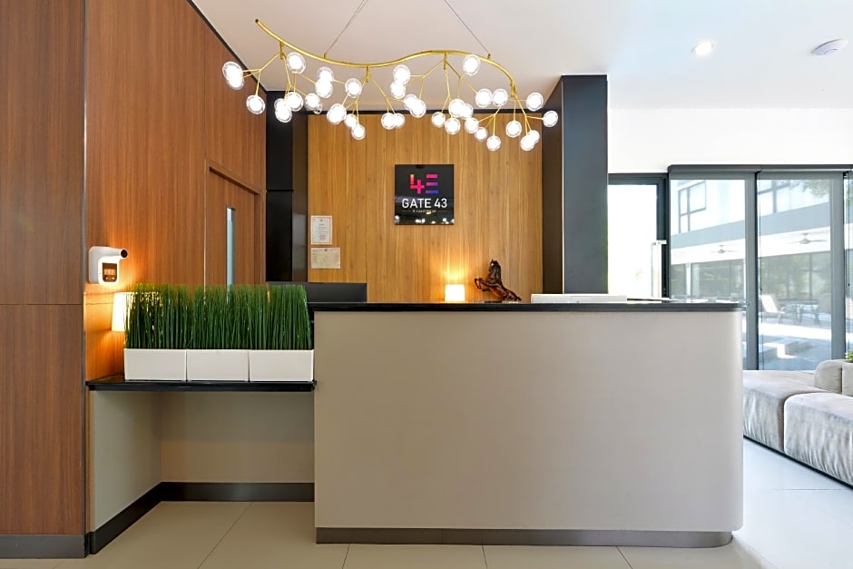 Gate43 Airport Hotel