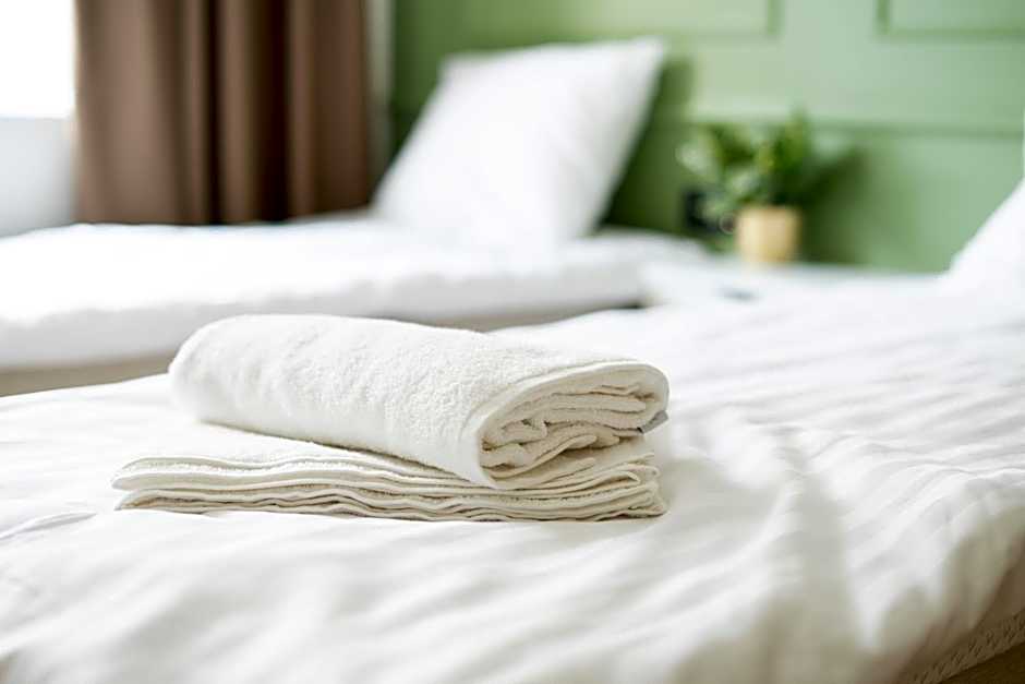 Oasis Airport Studios by RevalHome