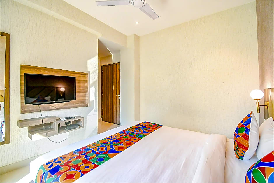 FabHotel Lake View Topsia - China Town