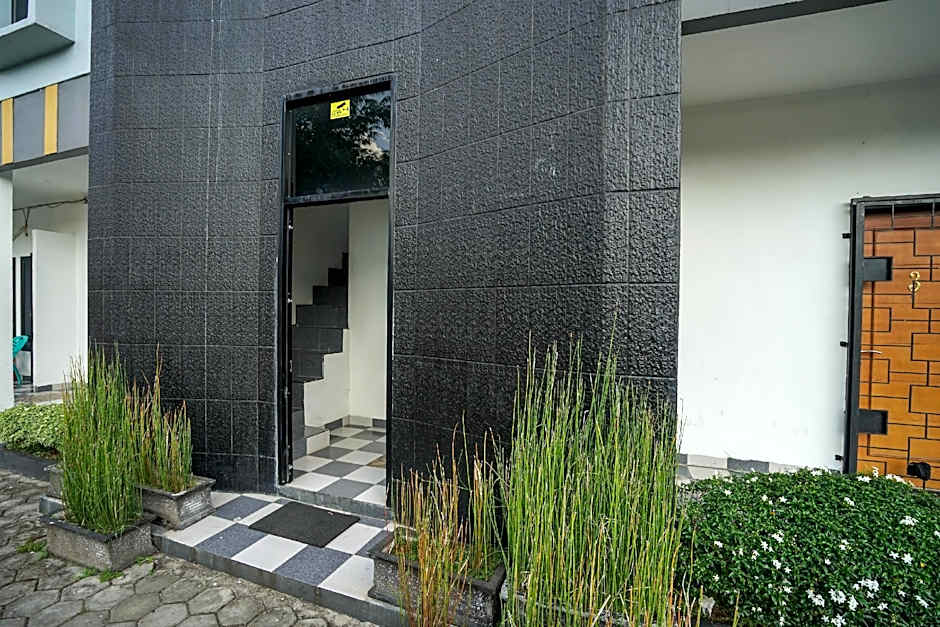 OYO 1266 Green Palm Kostel Syariah