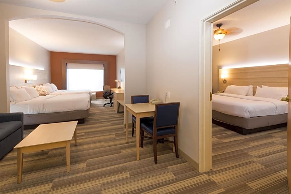 Holiday Inn Express Hotel & Suites Detroit-Utica by IHG