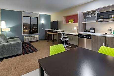 1 King Accessible Roll in Shower Suite Non-Smoking Mountain View