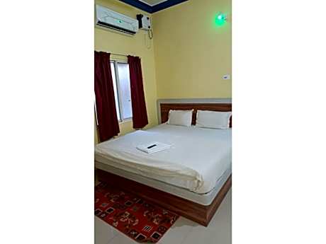 DhamStay Hotel OMM Guest House Near Beach puri