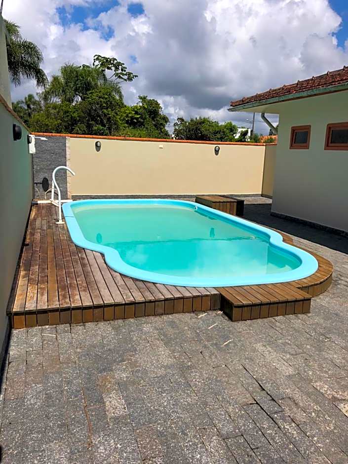 Bela casa, com internet, piscina e churrasqueira para descansar e desfrutar, dias de paz