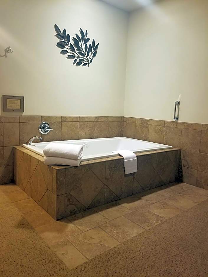 Grand View Inn & Suites