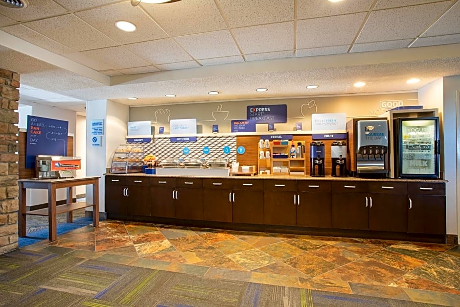 Holiday Inn Express Hotel & Suites Littleton By IHG