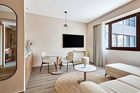 Deluxe One-Bedroom Suite