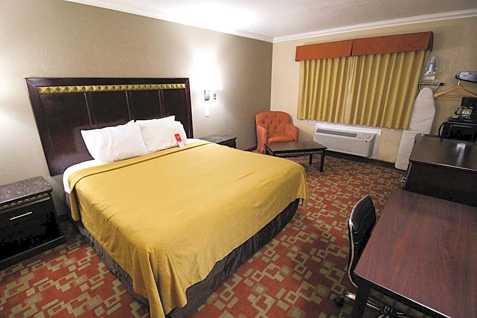 Econo Lodge Inn & Suites Fallbrook Downtown