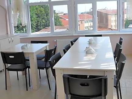 Huxley Hotel and Aparts Old City