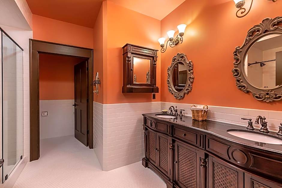 Steele Mansion Inn & Gathering Hub