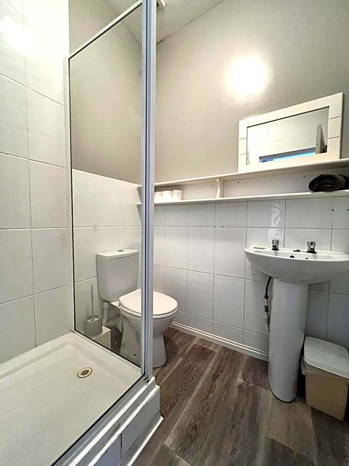 Central Cove Guesthouse