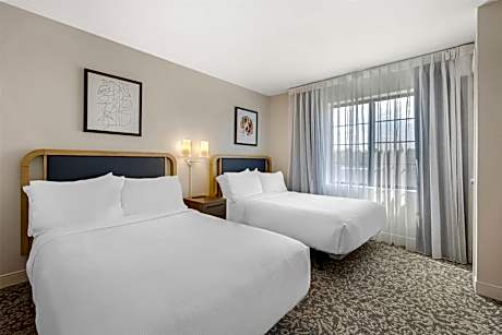 Studio Suite - Two Doubles - Mobility Accessible - Tub