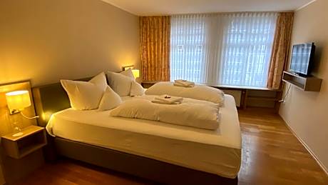 Family Room (5 Adults)