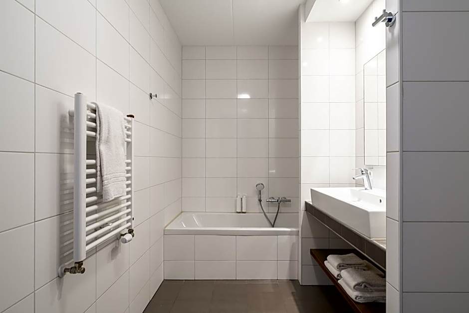 YAYS Amsterdam Prince Island by Numa